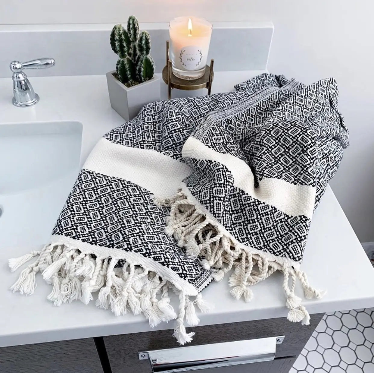 The Loomia | Adrian 100% Turkish Hand Towel